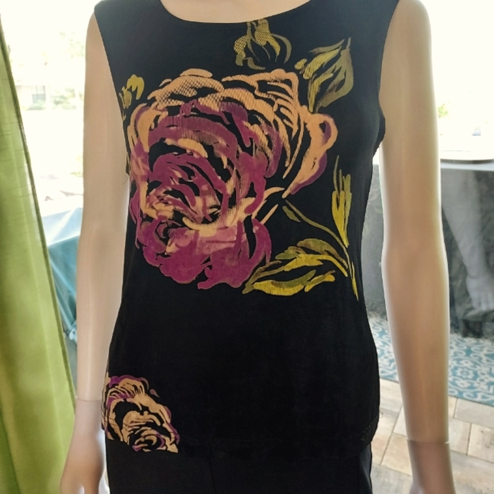 Rose Top by The Travel Collection: Size M.